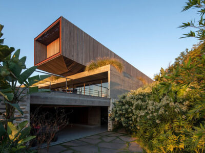 Harmonizing Nature and Architecture: The Serra House Garden