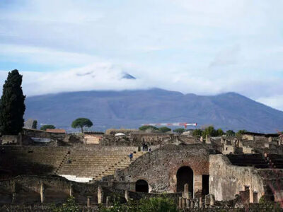 Students Win $700,000 for AI Breakthrough in Decoding Ancient Scrolls